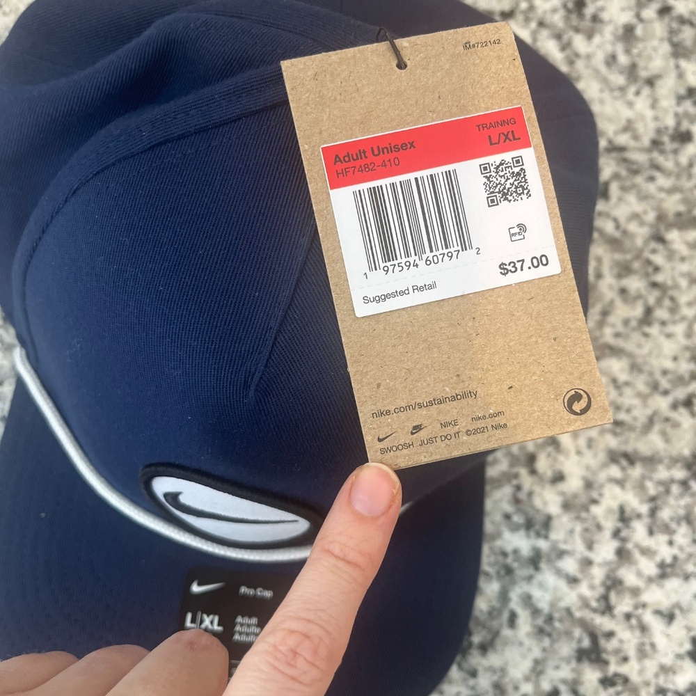Nike men’s hat, navy blue hat, men’s golf hat - Picture 2 of 5